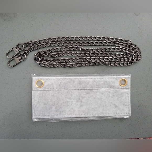 Grey Felt Wallet Insert w/ Gun Metal Chain - Picture 1 of 1